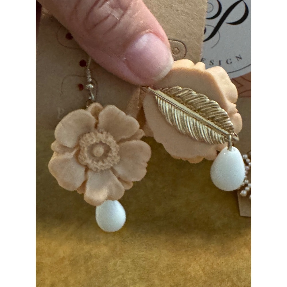 Plunder Design Earring Bundle Floral Resin Pearl Hoop Gold Tone Jewelry Set 2pk - Picture 3 of 3
